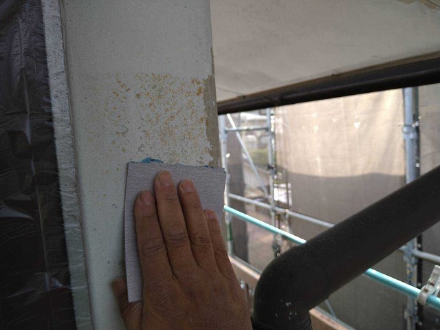 甲府市　外壁塗装工事　カチオンシーラー　パーフェクトフィラー